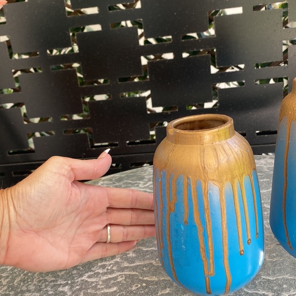 Set of two teal and gold hand painted ceramic vases or pen/pencil holders - Picture 3 of 6